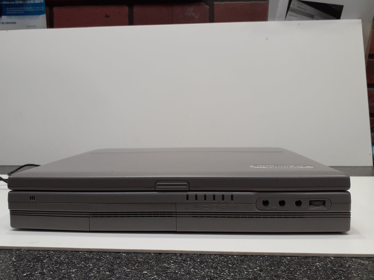PA1251U Toshiba Laptop 460CDT Canada French- Vintage RARE