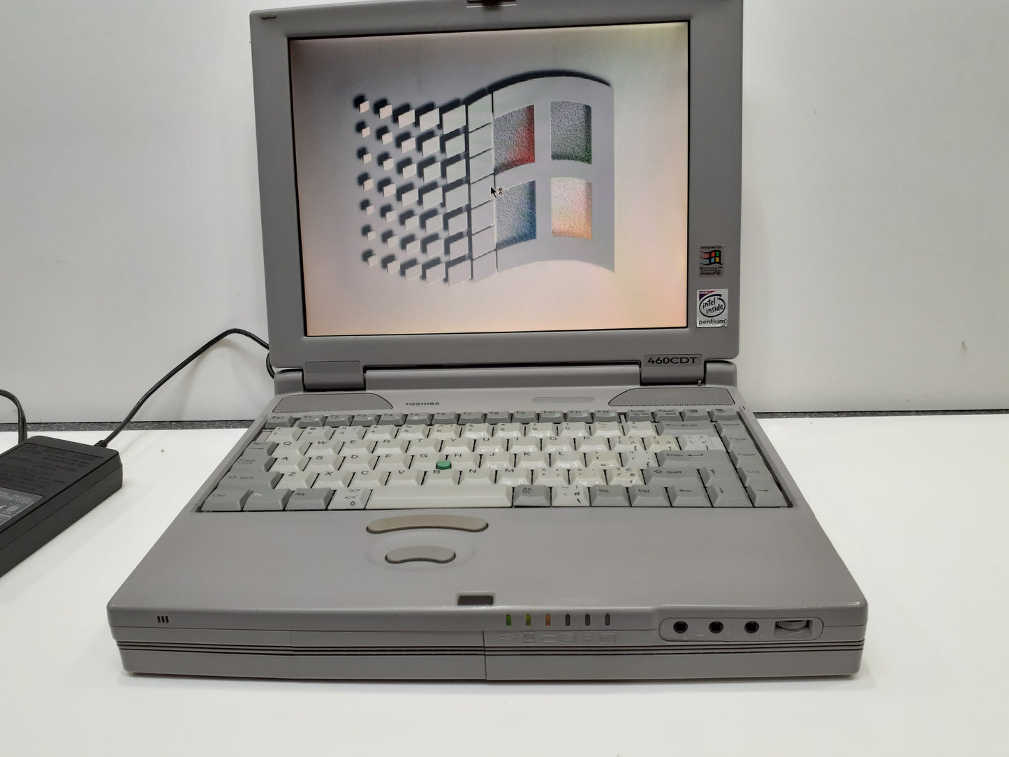 PA1251U Toshiba Laptop 460CDT Canada French- Vintage RARE