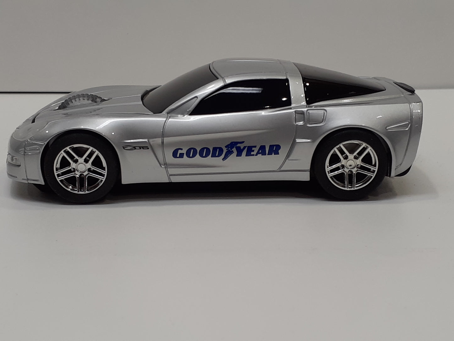 Road Mice RM-08CHCZSXA Chevrolet Corvette Optical Wireless Mouse — Silver